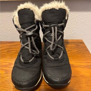 Sorel Kids Whitney Black Boots with fur.